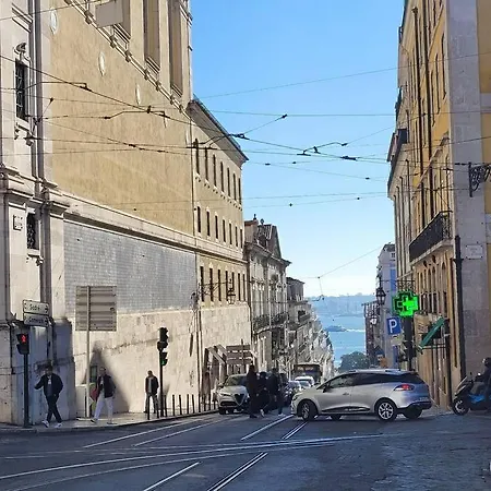 Modern Comfort Within Ancient Streets * Лиссабон