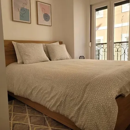 Modern Comfort Within Ancient Streets Lizbona